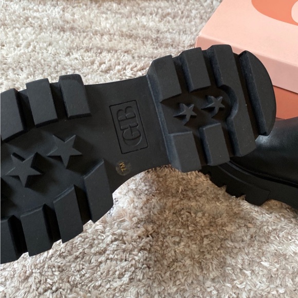 Chunky Plateform Boots size 7 - Picture 4 of 5